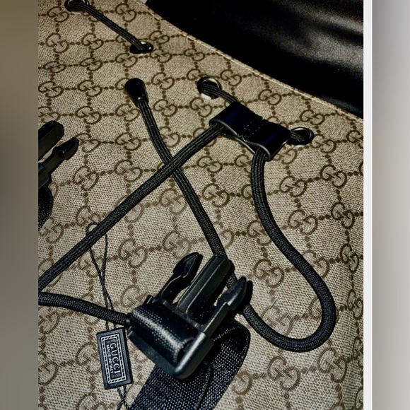 Gucci Beige and Black GG Supreme Backpack - Picture 8 of 12